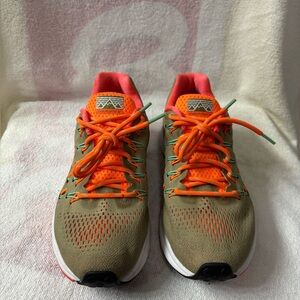Nike Air Zoom Pegasus 33 
Women’s Sz 8.5